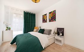 Manufaktura Residence - Apartament z Parkingiem i Dwoma Łazienkami